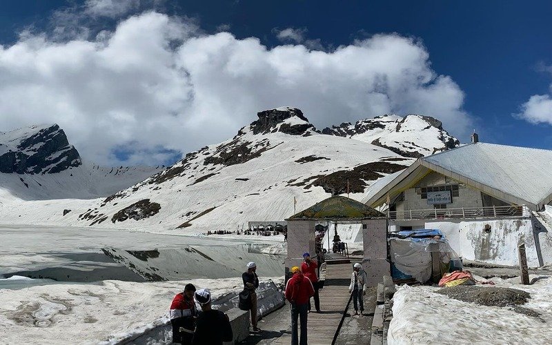 Hemkund Sahib Trek Package